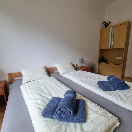 Apartment Tux Met Privetuin *