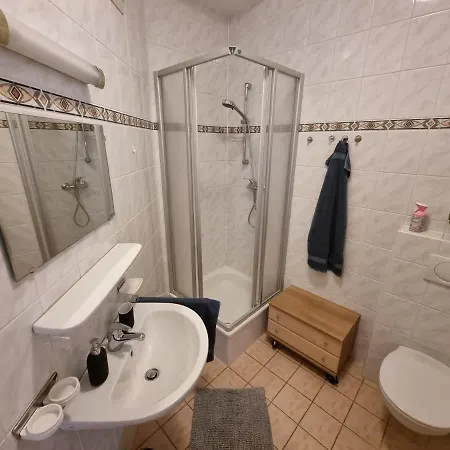 Tux Met Privetuin Apartman *