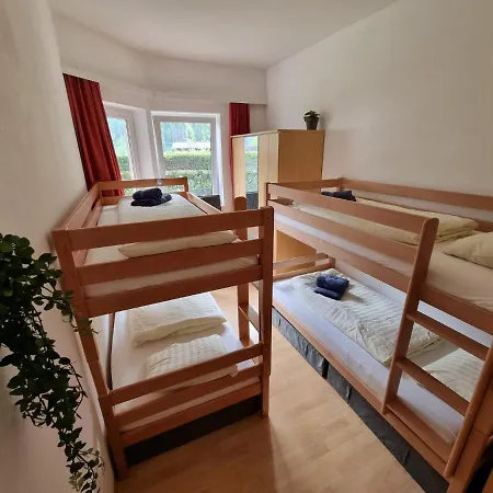 Tux Met Privetuin Apartman *
